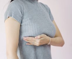 あなたは垂れ乳？垂れ乳の判断基準やチェック方法と測り方